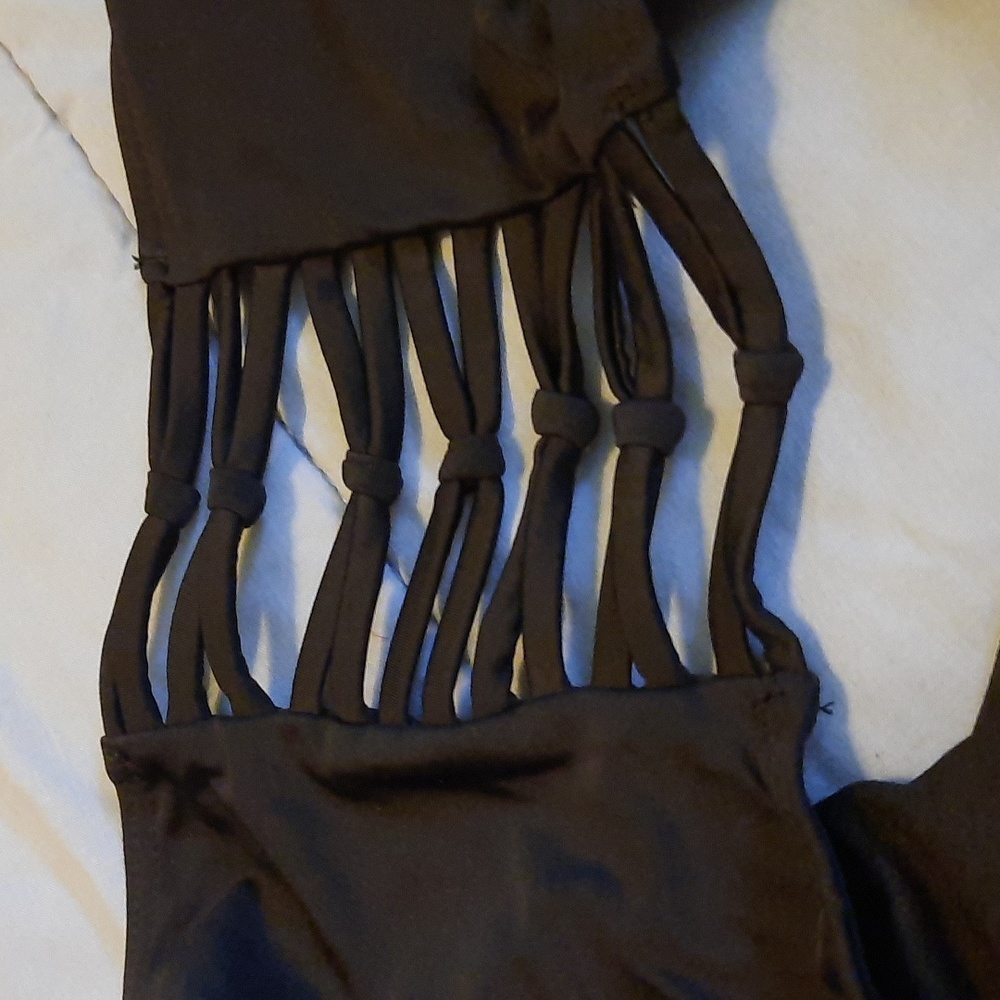 Bikini - Picture 2 of 4
